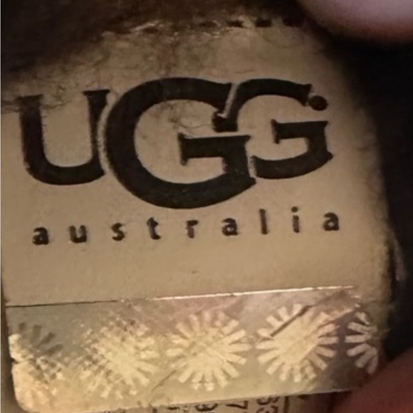 Authentic UGG Bailey Button Chocolate Brown Size 7. In great condition - Picture 2 of 12